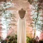 Robe de mariage en soi vu de dos 